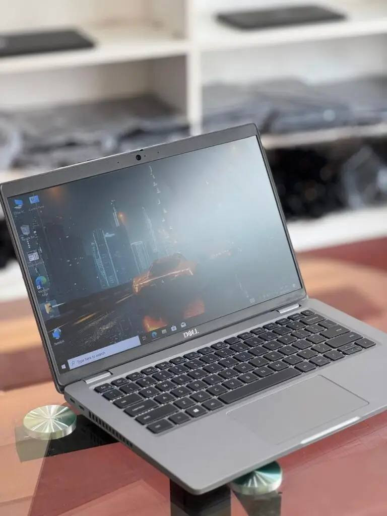 لابتوب Dell Latitude 5430 للبيع 
مناسب جداً للأعمال المكتبية الثقيلة مثل Word وExcel وإدارة البيانات بفضل معالج الجيل 12 ورام 16GB.
ممتاز للبرمجة وتطوير المواقع والتطبيقات المتوسطة ويعطي أداء سريع مع SSD ‏M.2.
يشغل برامج التصميم مثل Photoshop وIllustrator وأعمال Canva بسلاسة للمشاريع المتوسطة.
مناسب للمونتاج الخفيف إلى المتوسط بدقة 1080p بدون مؤثرات ثقيلة جداً.
Dell Latitude 5430
Core 5th Gen 12th Generation
U Series
16GB DDR4 RAM
512GB SSD M.2 
14-inch Full HDD
السعر 520 الف
يوجد توصيل


**إذا كنت صاحب هذا الإعلان وتريد حذفه لأي سبب، رجاءا أرسل رسالة إلى الدعم الفني**