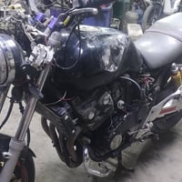 سي بي 4 400 الدراجه سويت بيها حادث الضرر التانكي الصفاحيه والمحرك صاره...