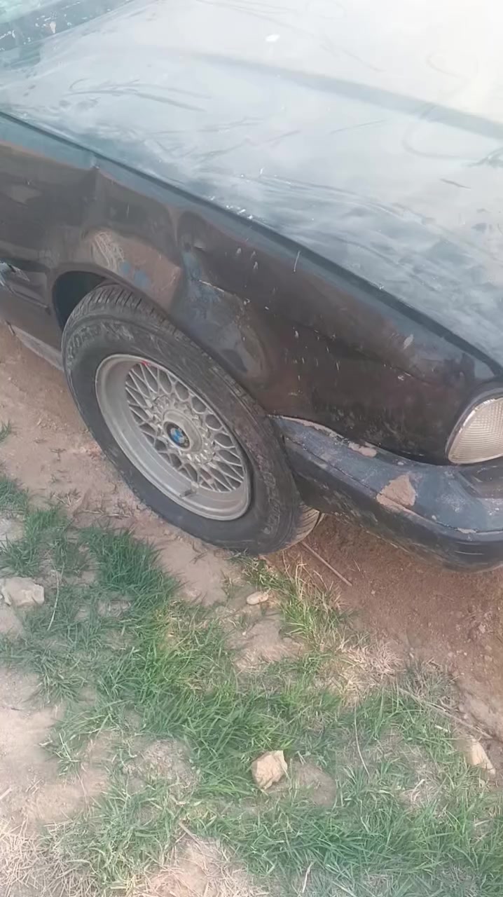 بي ام ٩٢  مثل مابصوره كير محرك مكفول سياره نظيفه  بمعنى الكلمة ولكن سويت بيها حادث صار بيه ضربات جنطه وجاملغ خلفي  مافارغ إصلاحها  السعر المطلوب30 ورقه وبيها مجال قليل العنوان ناصريه قضاء قلعه سكر السياره بسمي رقم صلاح الدين


**إذا كنت صاحب هذا الإعلان وتريد حذفه لأي سبب، رجاءا أرسل رسالة إلى الدعم الفني**