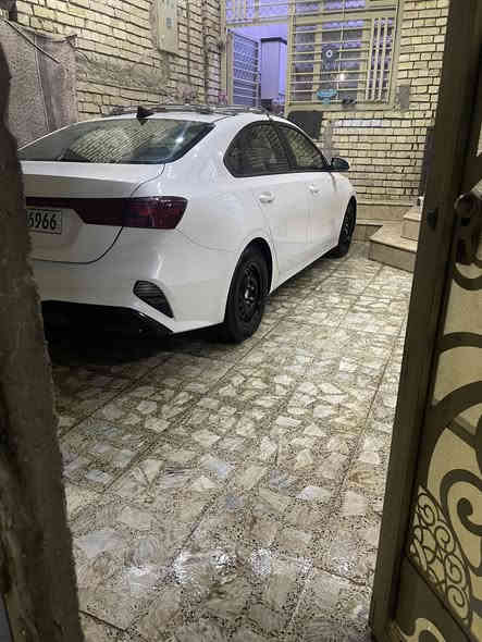 السلام عليكم عندي سياره فورتي مديل ٢٢ ماشيه ٧٣  بدون صبغ السياره عله وضع الشركه صدر شركه تخم تاير جديد تبريد عله وضع الشركه مكينه وكير ما فتوحات السياره جهزه عله اخر خبايه كله شركه الون ابيض صدفي  مكاني بغداد الشعب هاذه رقمي   السعر ١٥٢ هاذه رقمي ***********
