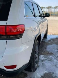 جيب شيروكي موديل—2017 فول موصفات رقم بغداد انكليزي ماشيه 160m ضربه موض...