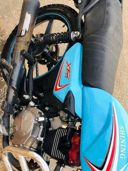 دراجة خمسه كير شايننك موديل ٢٣
جاهزه ما ناقصه اي شي 
محرك مكفول مامفتوح
نظافه ٩٠ ٪؜
اوراق سكنر واسويلك مكاتبه
انكر سلف تراي وين مايعجبك 
سعره ٧٧٥ الف بيه مجال حك الجيه مجال بسيط 
الشراي يخابرني 
هذا رقم ٠٧٨٩ ١٠٩ ٦٤٦٧
رجاءاالي بس يعامل لا يراسلني متواجد فقط اتصال
