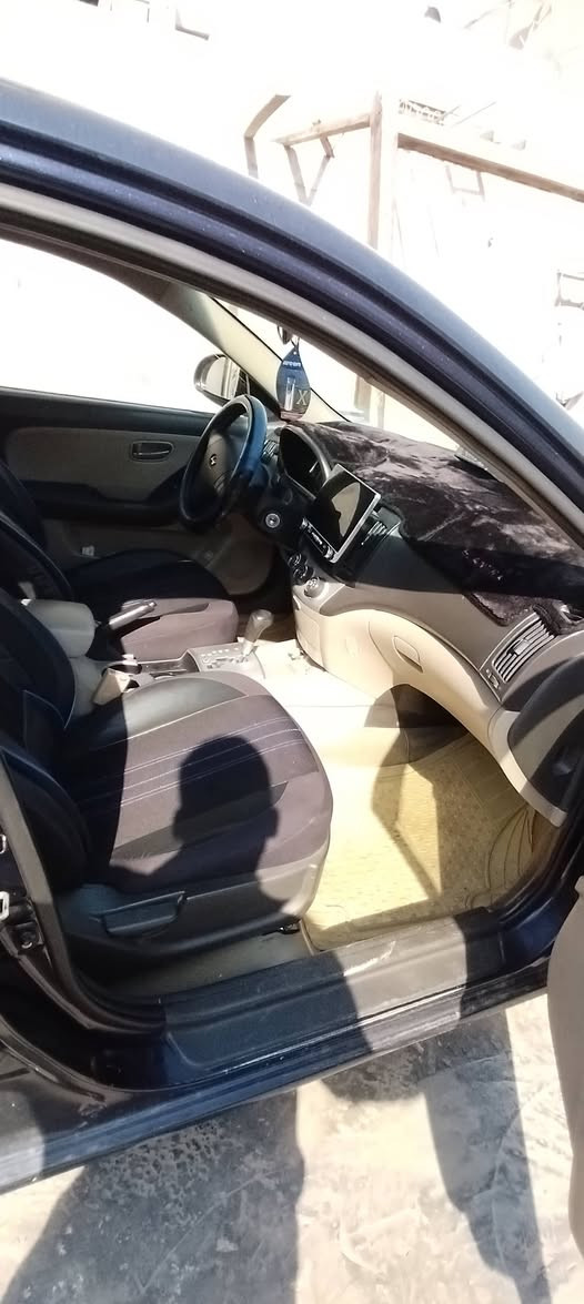 السلام عليكم النترا 2008 وارد امريكي ضربته قبق جنطه فقط مصبوغه حزام كير جديد محرك 2000 صدر جديد السياره مال جناي مناقصهه شي ***********
