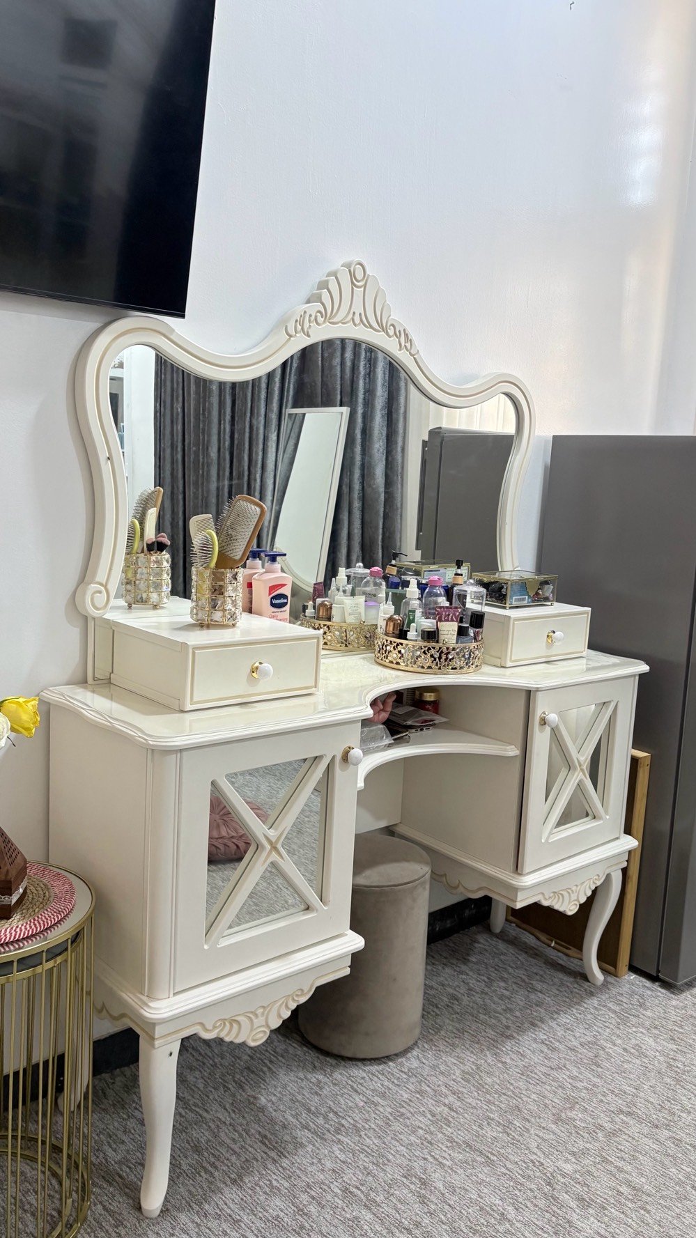  غرفة للبيع ٨ قطع مستخدمة سنتين فقط 
اخذتها ب٣ ملايين و١٠٠ من هوم سنتر 
اريدها بمليون ٧٥٠ فقط 
العنوان / كربلاء / حي الميلاد 