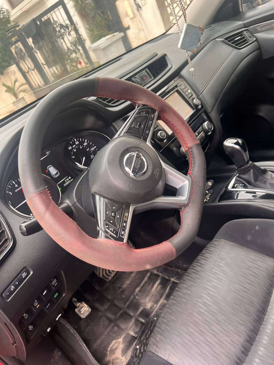 نيسان روج للبيع موديل 2017 بيها جاملج سكن ويا أسفل بابين 15 سنتم سياره ماشيه 103 ميل مكان أربيل رقم موبايل ***********السعر135 ورقه مكان السياره أربيل أربيل, العراق
