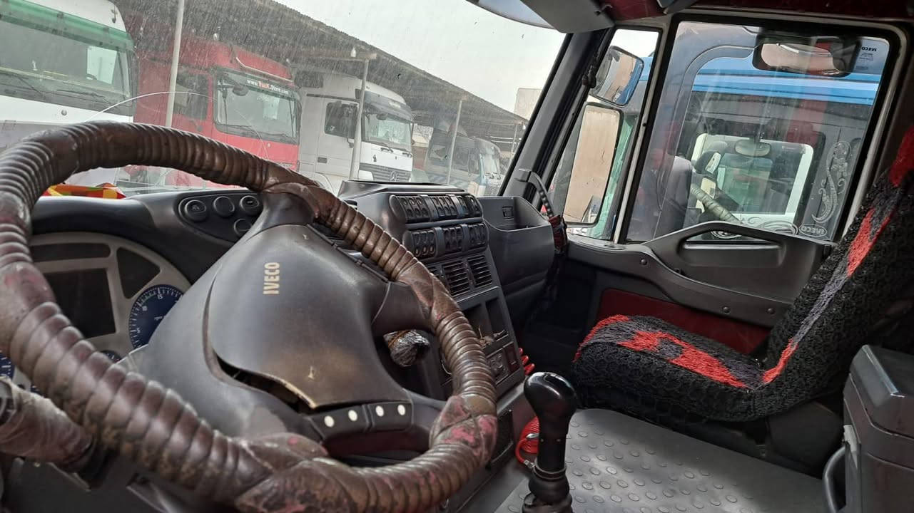 سياره للبيع افيكو ستارلس صهريج گدام العين موديل 2003 سياره بسمي شرط تحويل سياره جاهزة من كلشي تراي البصره التانكي دناگير صيني فتحتهن شحمتهن ودكيت بنزات وما طلعت بيها لأ صرف ولا نفخ شرط انطيك گير ومكينه +طخم تاير جديد للرأس وزوجين جديد للتانكي +تصريح أمني بل سياره عضم 
السعر: 175$ 
التواصل على رقم الهاتف وبي واتس 
***********
