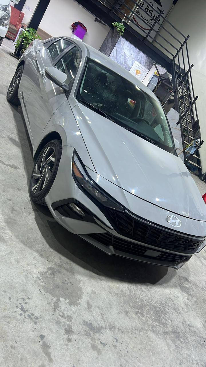 النترا بنزين 2025
 ماشيه 2900 ميل 
مواصفات عاديه 
تدفئه بلكشنات 
3 انظمه قياده 
مثبت سرعه 
تحديد مسار 
تحكم ستيرن جهتين 
صور الحادث بلمنشور 
تصليح جاملغ خلفي 
وجاملغ امامي 
وبيه شويه بلبنيد صبغ 
منفيس بأسمي تترقم جميع المحافظات 
تريد مرقم 
تريد بدون رقم 
*********** واتساب او اتصال
