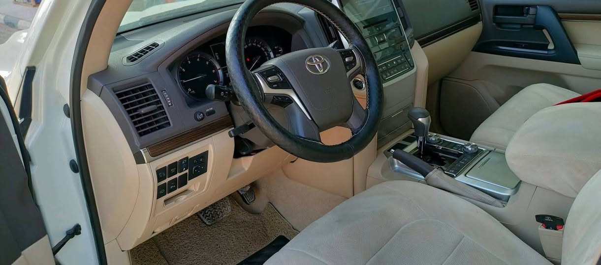 السلام عليكم
لاندكروز 2019 وكالة ساز
ماشية 116 الف كيلو 
بيهية صبغ بسيط بالهلال مال الجاملغ الخلفي الايمن موضح بالسونار مرفق مع المنشور وشخطين صغار   الباقي مكفول كفالة عامة محرك وكير وحدادية كفالة 100% اي برغي مامفتوح بالسيارة
شاشة بلادية مع كاميرا 
ويل حجم 20 كروم بلادي
صندوق كهرباء بلادي
اضاءة زنون بلادي كل السيارة
اضاءة ترحيبية بالدوسات
الكشنات الامامية كهرباء عدد 2
شاشات خلفية بالكشنات بلادية مع سستم صوت بلادي مع الشاشات
حساسات امامي خلفي بلادي
وبقية المواصفات معروفة بالساز
محرك 6 سلندر حجم 4000 
السيارة رقم بغداد مداور ثاني يوم السيارة جديدة ماتخسر عليها اي شي كاملة مكملة استعمال شخصي بسيط
عنوان السيارة السماوة
للاستفسار اكثر الاتصال على ***********
