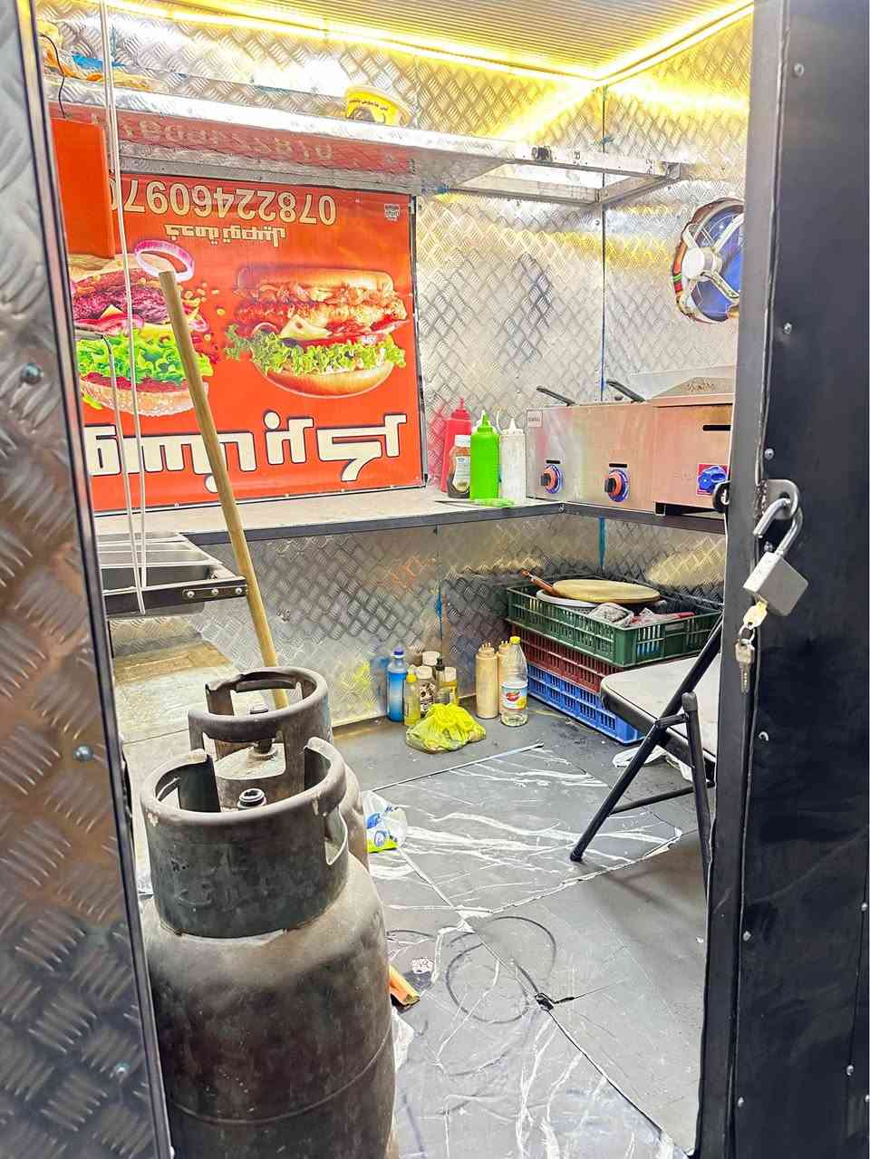 ستوته للبيع جاهزه من كلشي تاخذها بس تفتح هيا وكل غراضها المبينا بلفيديو وبلصور  ستوته تشتغل وتمشي عادي ونضيفه حيل للبيع لعدم التفرغ للتواصل *********** Colombo, Sri Lanka
