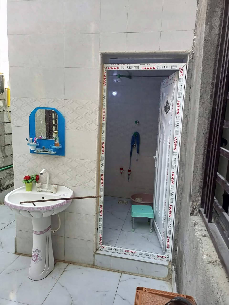 بيت للبيع خلفي مساحة ١٠٠بيت بناء جديد صار ٤اشهر من كمل بناء البيت طابو صرف حي العسكري شارع المستوصف سعره ٤٥وبي مجال


**إذا كنت صاحب هذا الإعلان وتريد حذفه لأي سبب، رجاءا أرسل رسالة إلى الدعم الفني**