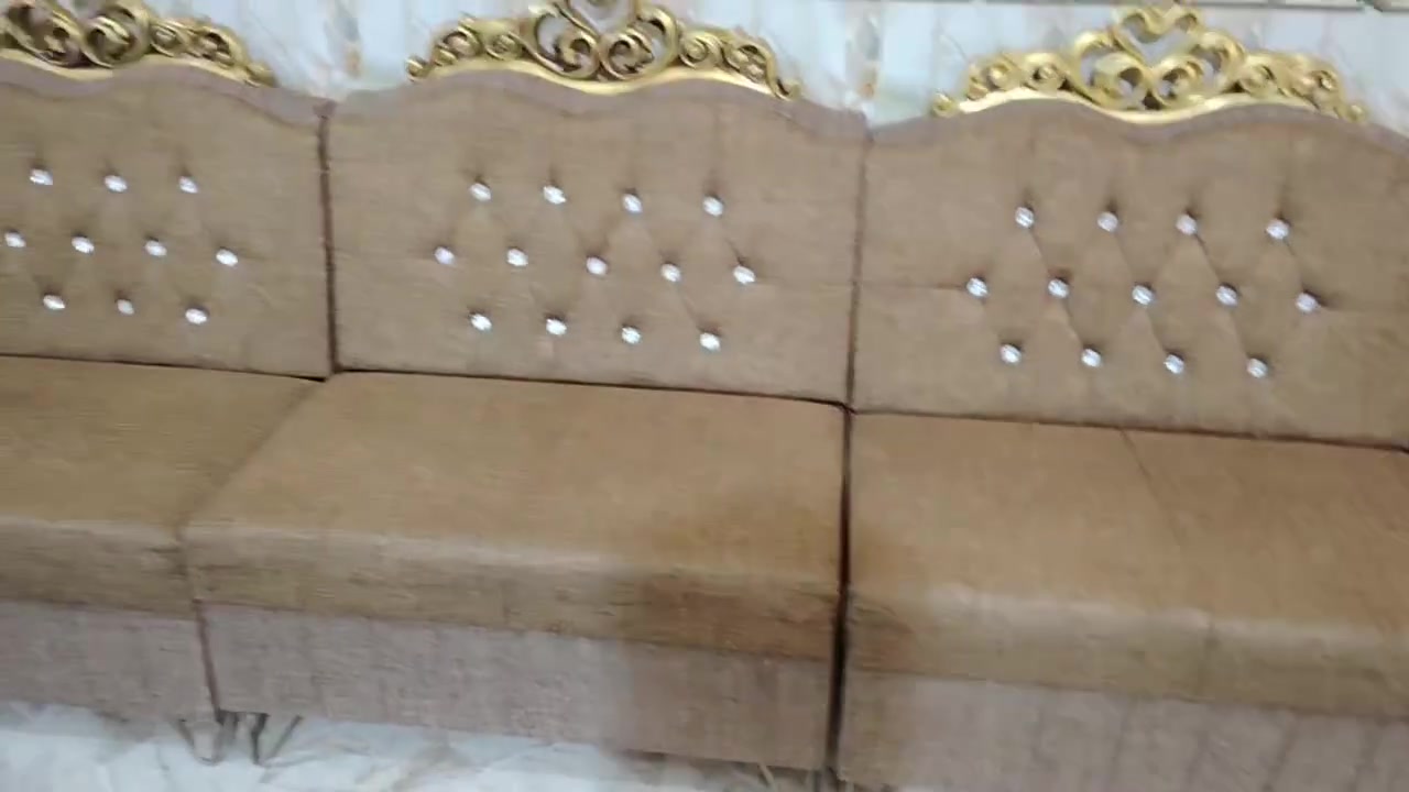 السلام عليكم ديوان للبيع جديد ما مستخدم هواي سعره خاص عنواني بعقوبه الرازي رقم الواتس ***********
