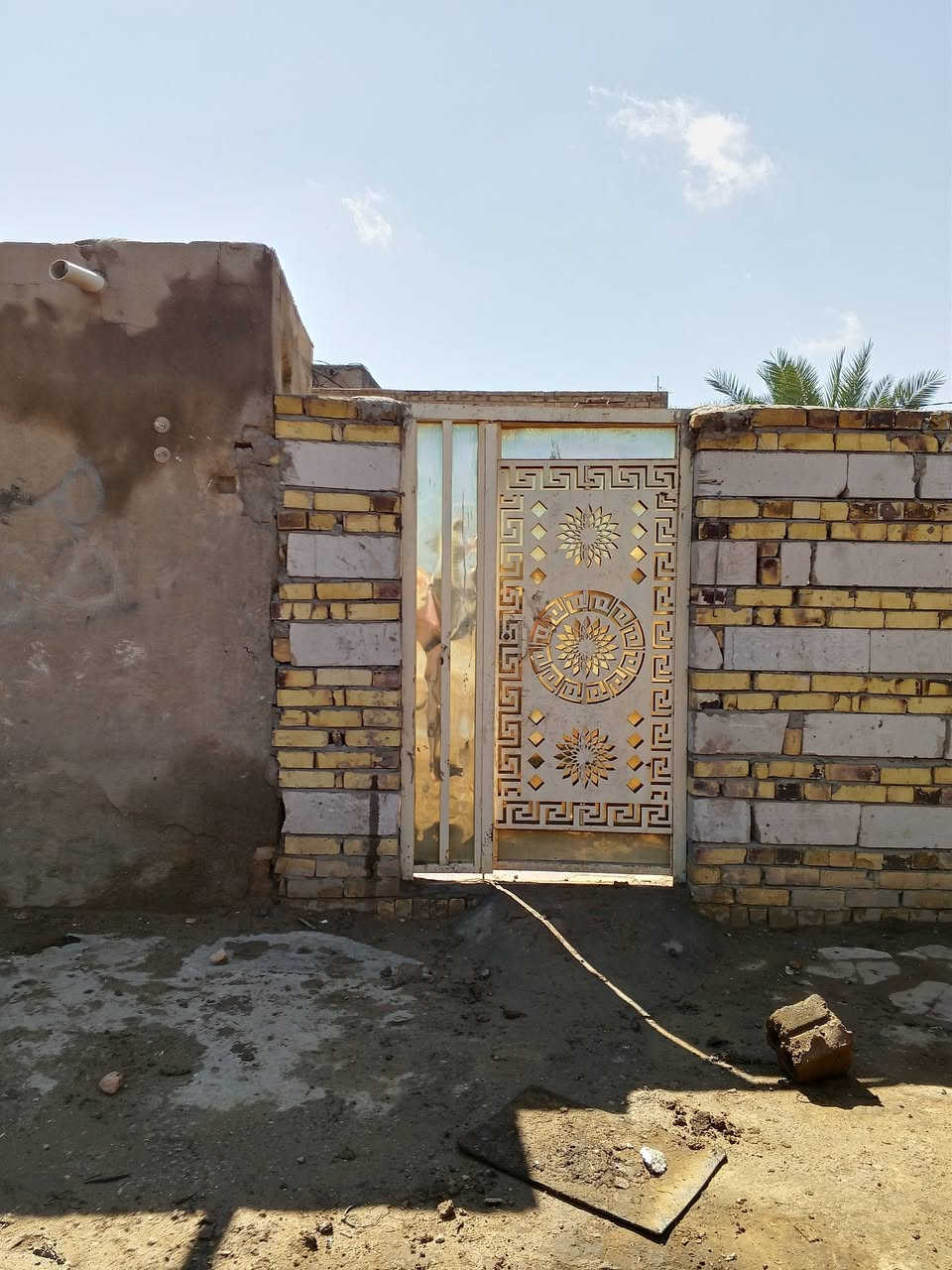 ياالله سلام عليكم بيت طابو زراعي سند 25 للبيع تجاري ومعاملة تطويب بالبلديه منطقة الشبانات على شارع العام مباشرنأ مساحه 180م يتكون من عرفه واستقبال وصاله ومطبخ وتخاريج للأستفسار *********** حيدر الشيباني عنوان مكتب نهايه شارع العريضه بدايه 74 مكتب مصطفى الشيباني
