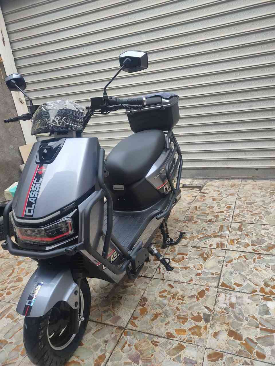 سلام عليكم دراجة شحن للبيع دراجة صارلي شهر لمن اشتريته دراجة نضيفه بطاريات 6 ليثيوم السعر 1200 وبيه مجال بسيط العنوان بغداد مدينة الصدر رقم الهاتف ***********
