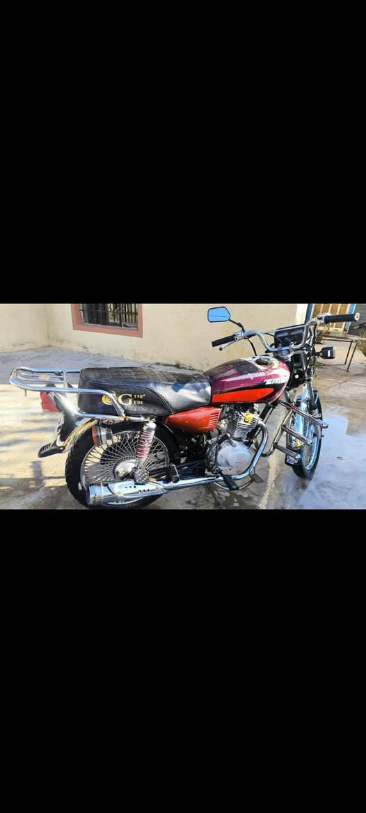 السلام عليكم اخوان تايكر للبيع موديل 21
نضافه كدامك كهربائيات كلها شغاله سعر 270بيه مجال ***********
