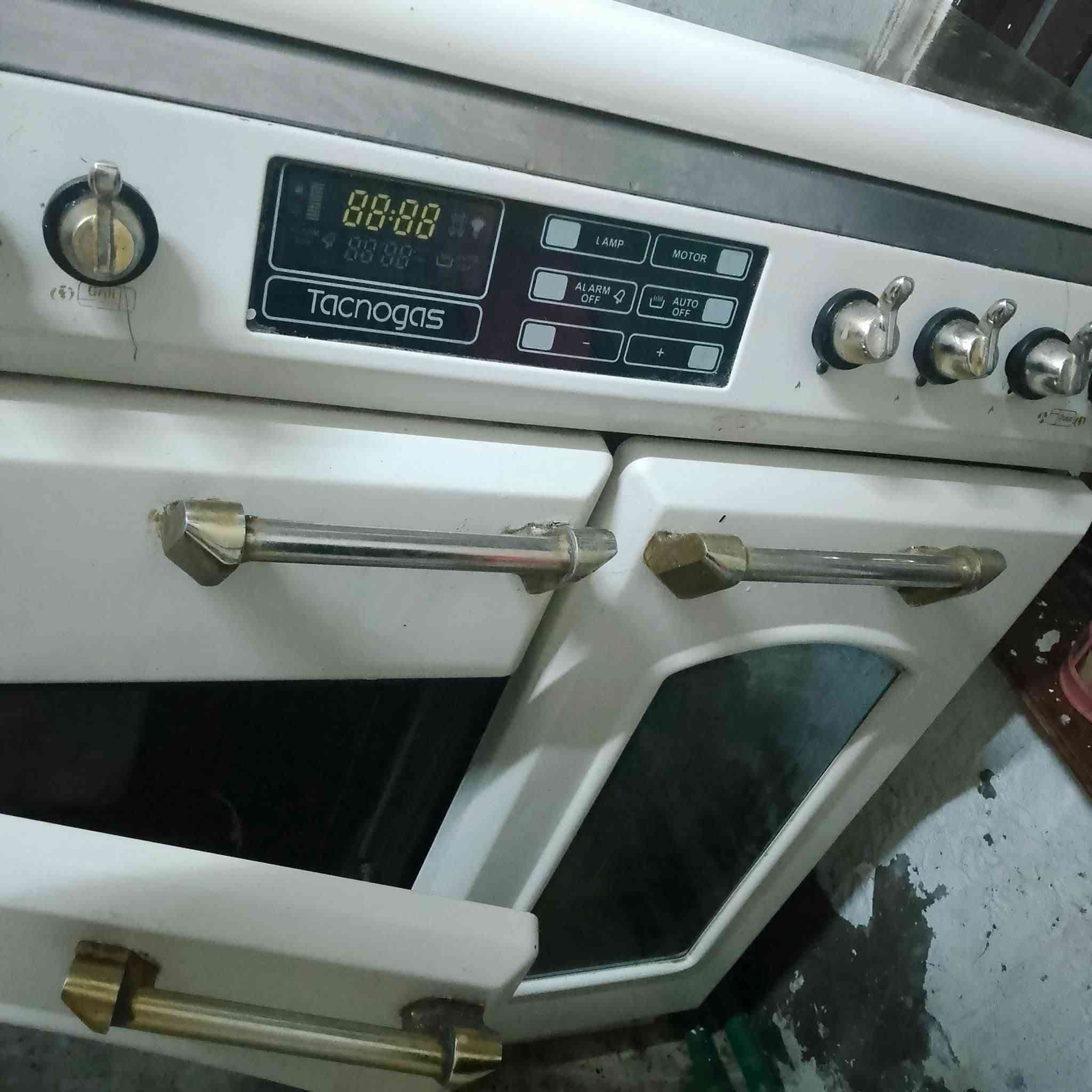 طباخ شغال حجم كبير للبيع بي مايكرو واوفن كهربائي وفرن غازي السعر ١٥٠ وبي مجال العنوان البلديات


**إذا كنت صاحب هذا الإعلان وتريد حذفه لأي سبب، رجاءا أرسل رسالة إلى الدعم الفني**