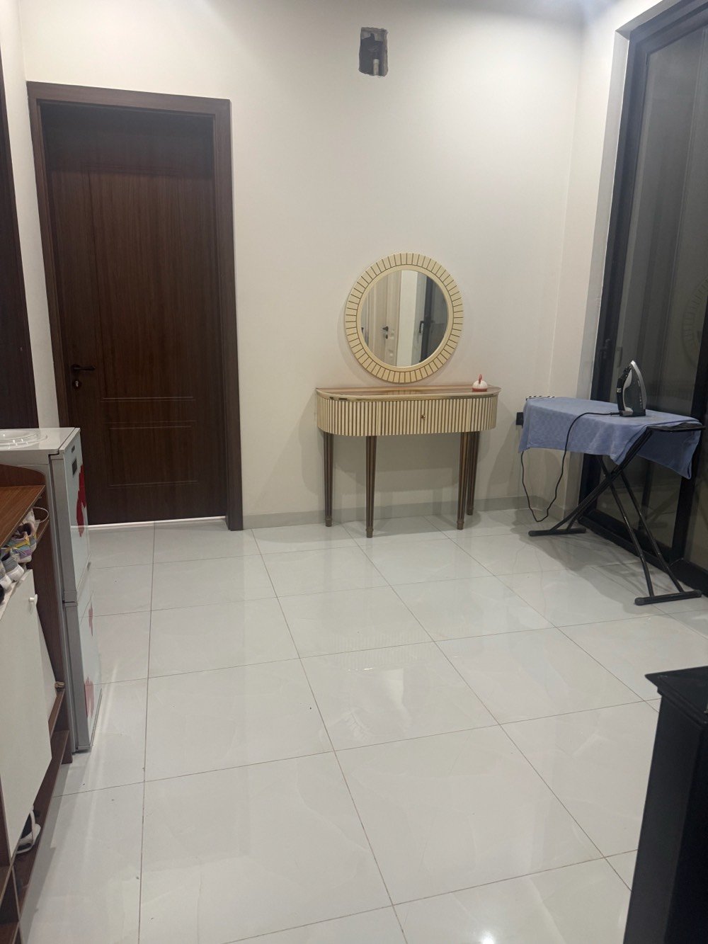 السلام عليكم

الدار للبيع



المساحة 10*10 = 100 م



البيت ضمن طابو زيونه مزرعه حمدي



يحتوي على 5 غرف نوم و3حمام واستقبال وصالة ومطبخ



حديقة خارجية



شلال داخلي



سنة البناء 2024مودرن



مجهز بتكيفات سقفيه مع كاونتر  اسباني



البلديات - حي التجار مقابل الامن العامة



قرب الشارع العامة



الاستفسار اكثر الاتصال او ارسال رسالة على الواتساب



***********



***********