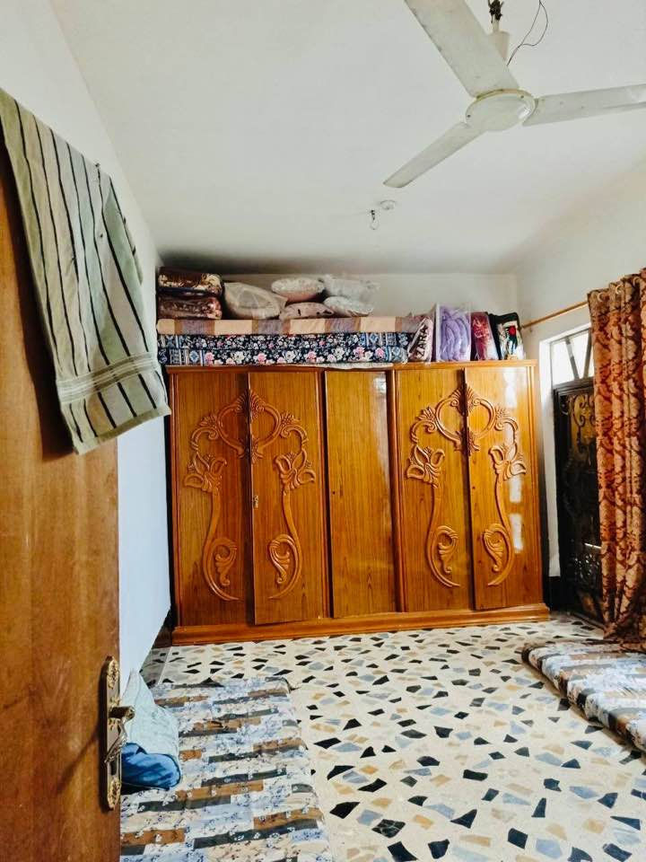السلام عليكم
دار 130متر للبيع اساس صب بناء بلوك سقف عكاده  يحتوي على غرفتين وصاله ومطبخ واستقبال وحمام داخلي وخارجي
العنوان :النجف الاشرف /شارع المطار القديم /قرب اسواق عسوله ثاني بيت عن الشارع 

السعر: (45)مليون وبي مجال 
للاستفسار مكتب المهندس
***********
***********
