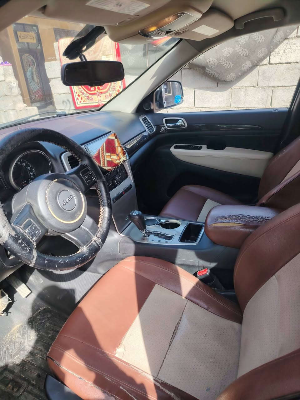 السلام عليكم جيب لاريدو 2012 كلين كفاله على وظع الشركه محرك كير صدر كفاله تخم تاير جديد رقم وسنويه جديد رقم بغداد بيع او مراوس بقل منه الاتصال *********** المكان واسط ااصويره
