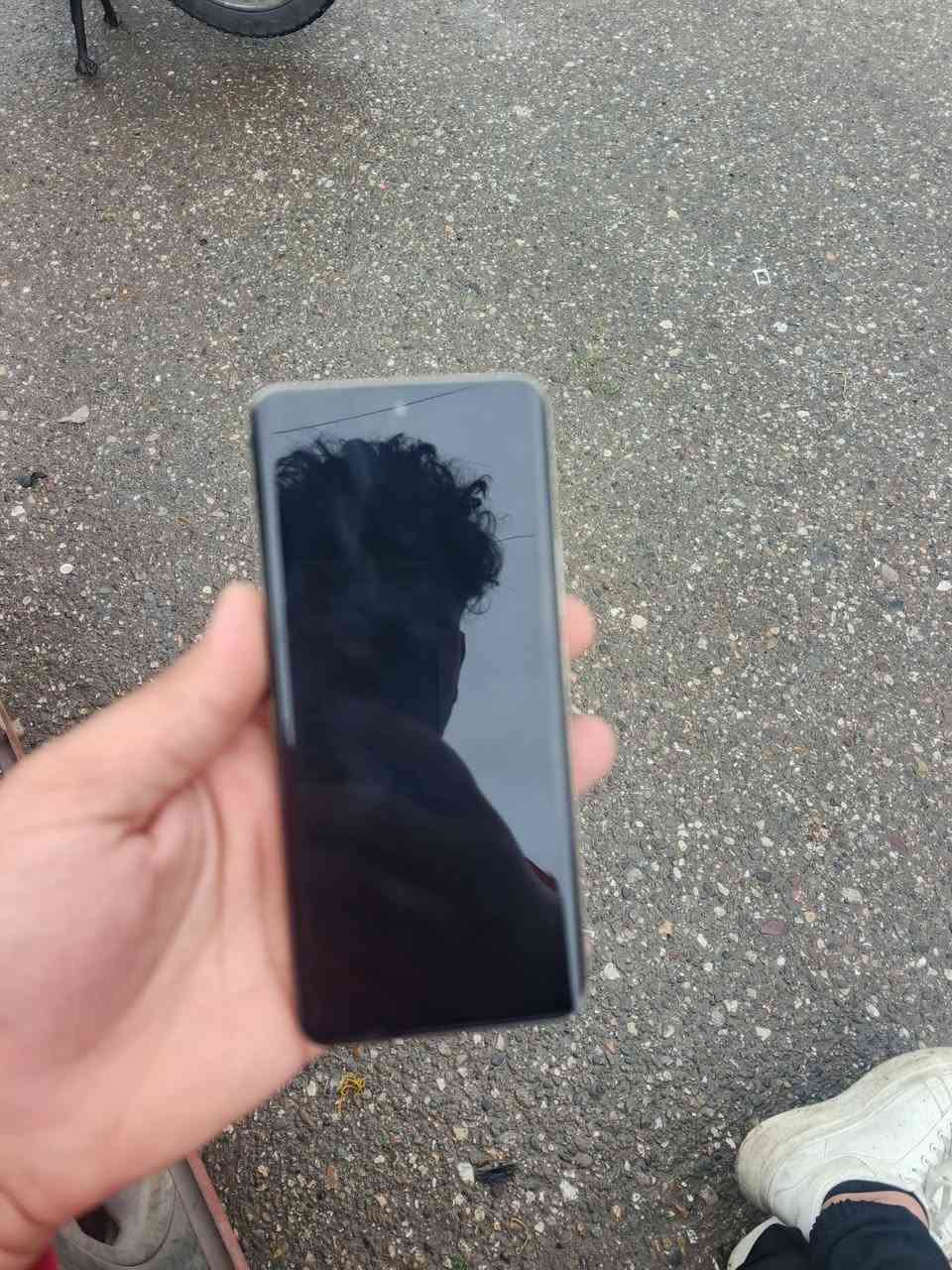 السلام عليكم شباب نوع موبايل  13Pro 5G ذاكره 512  بطاريه 5000 موبايل مفتوح فقط شاشه مال شركه والسعر تعالو خاص او رقم***********
