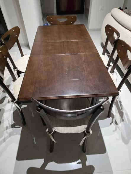 ميز و ٦ كراسي للبيع ***********
