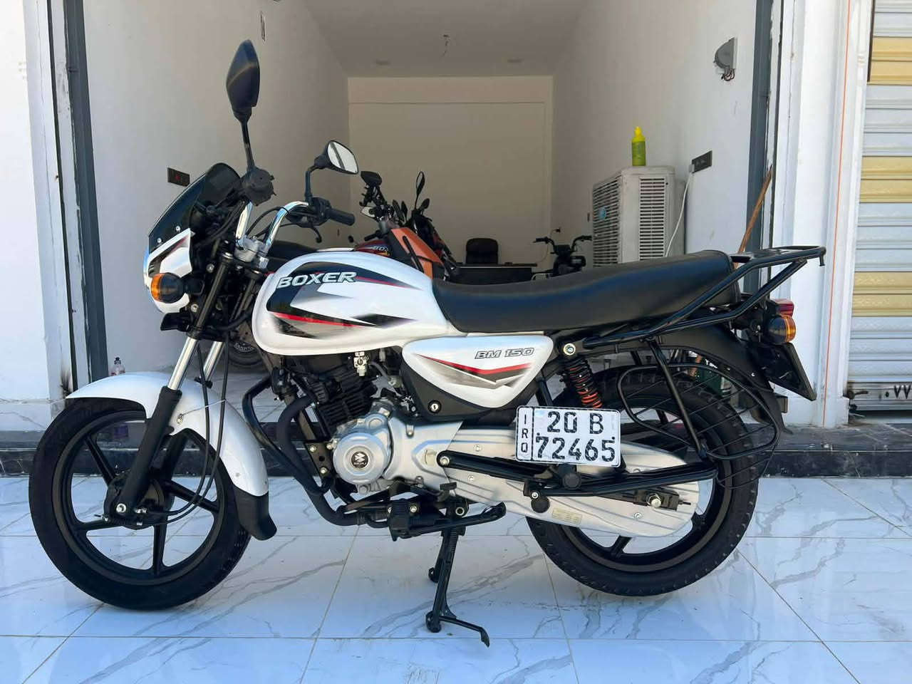 السلام عليكم دراجه بوكسر جديده فول مال جناي موديل 23ماشيه 8000مرقم وكامل التحويل ثاني يوم والنضافه بل حقيقه احلى من صوره الاستفسار ***********
