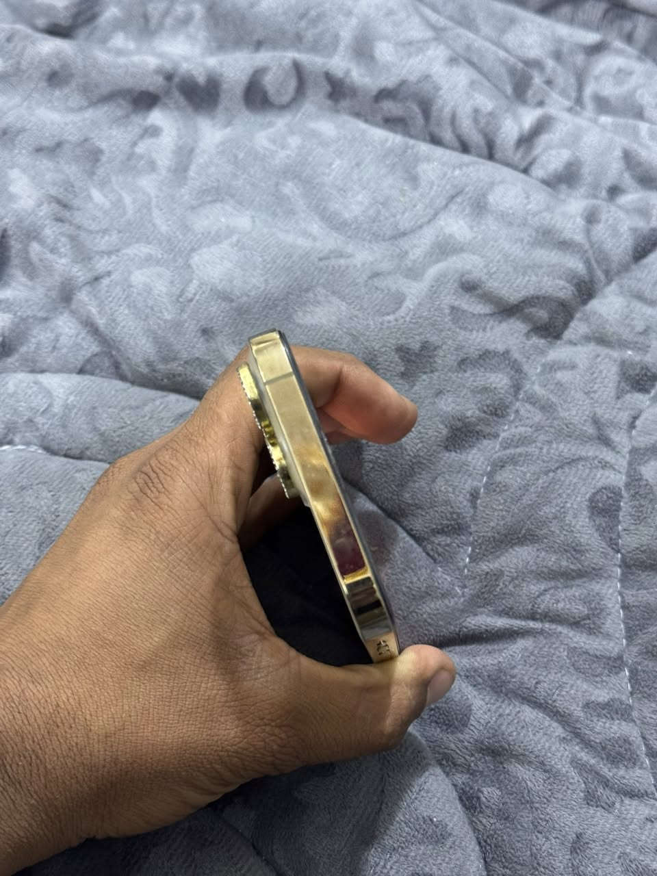 السلام عليكم ايفون 13 برو ماكس امريكي للبيع ذاكره 256 بطاريه 84 مبدل شاشه رقم واحد بدون اي عيب الجهاز مكفول من اي عطل سعره 550 وبي مجال عنوان بغداد الشعب ***********
