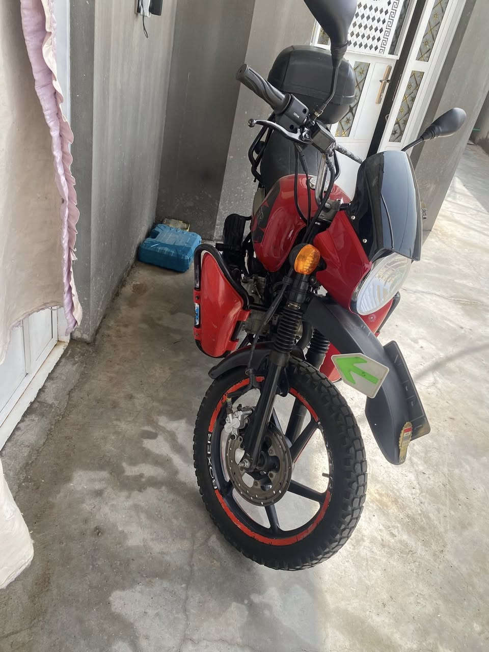 بوكسر موديل 21 رقم بغداد انكليزي بأسمي تجفيت شركة مكان بغداد تقاطع نهروان *********** السعر 1800  وبيها مجال دشبول ميشتغل
