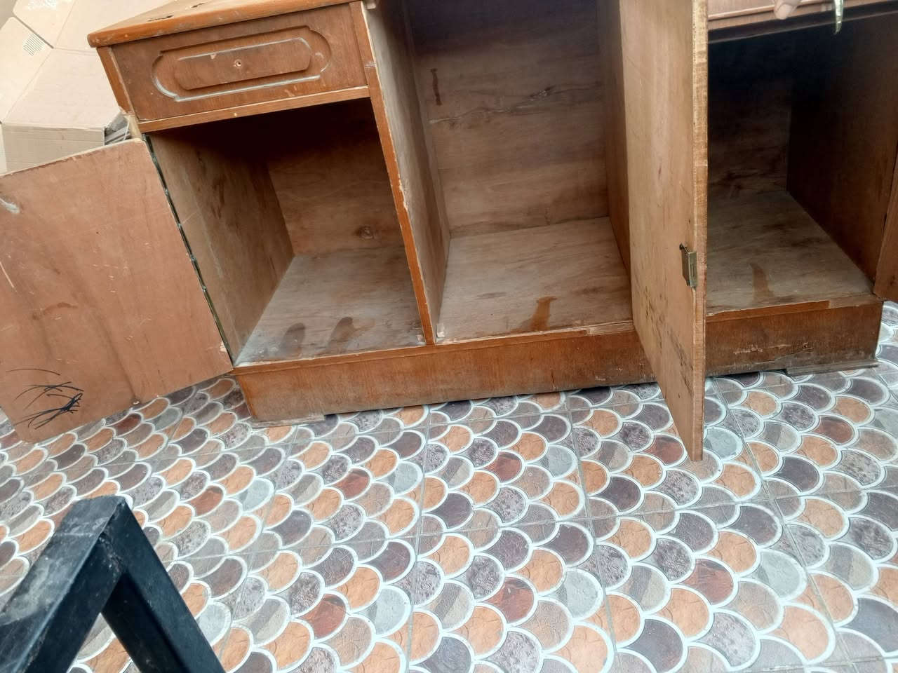 السلام عليكم بوفية 3 بيبان ومجرين واحد من المجرات عطلان السعر 25 الف مكاني الدورة حي اسيا ***********
