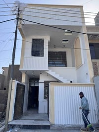 للايجار بيت 100 على شارع عريض يحتوي 3 نوم وصاله وحولي خدمات درج خارجي ...