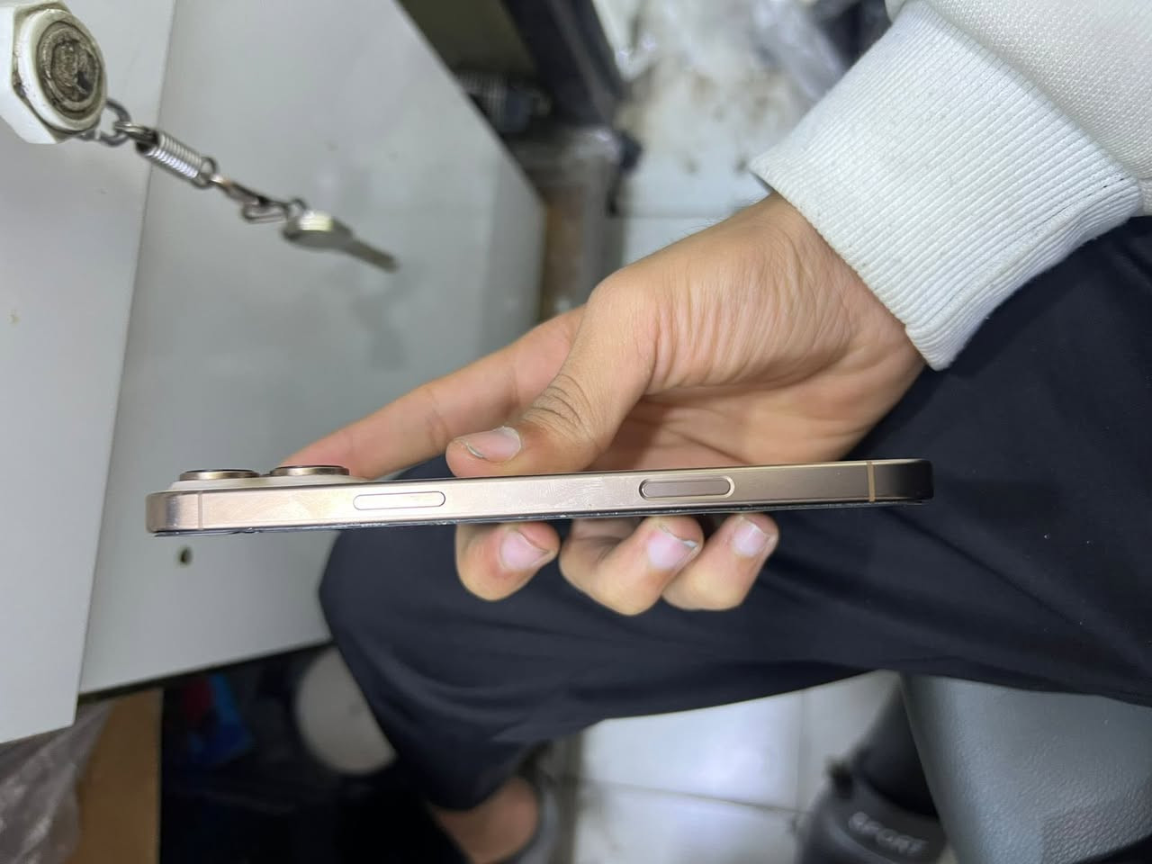 السلام عليكم شباب تلفون لبيع 16برو ماكس بطارية 90المبايل نضيف وصورة تحجي بل نضافة تجي تفحصة انتة كدامي وتاخذة او تودي لي بكان لتريدة واني وياك نضافة 99% سعرة 1250قفل
بكاني مدينة قطاع79 رقمي ***********
