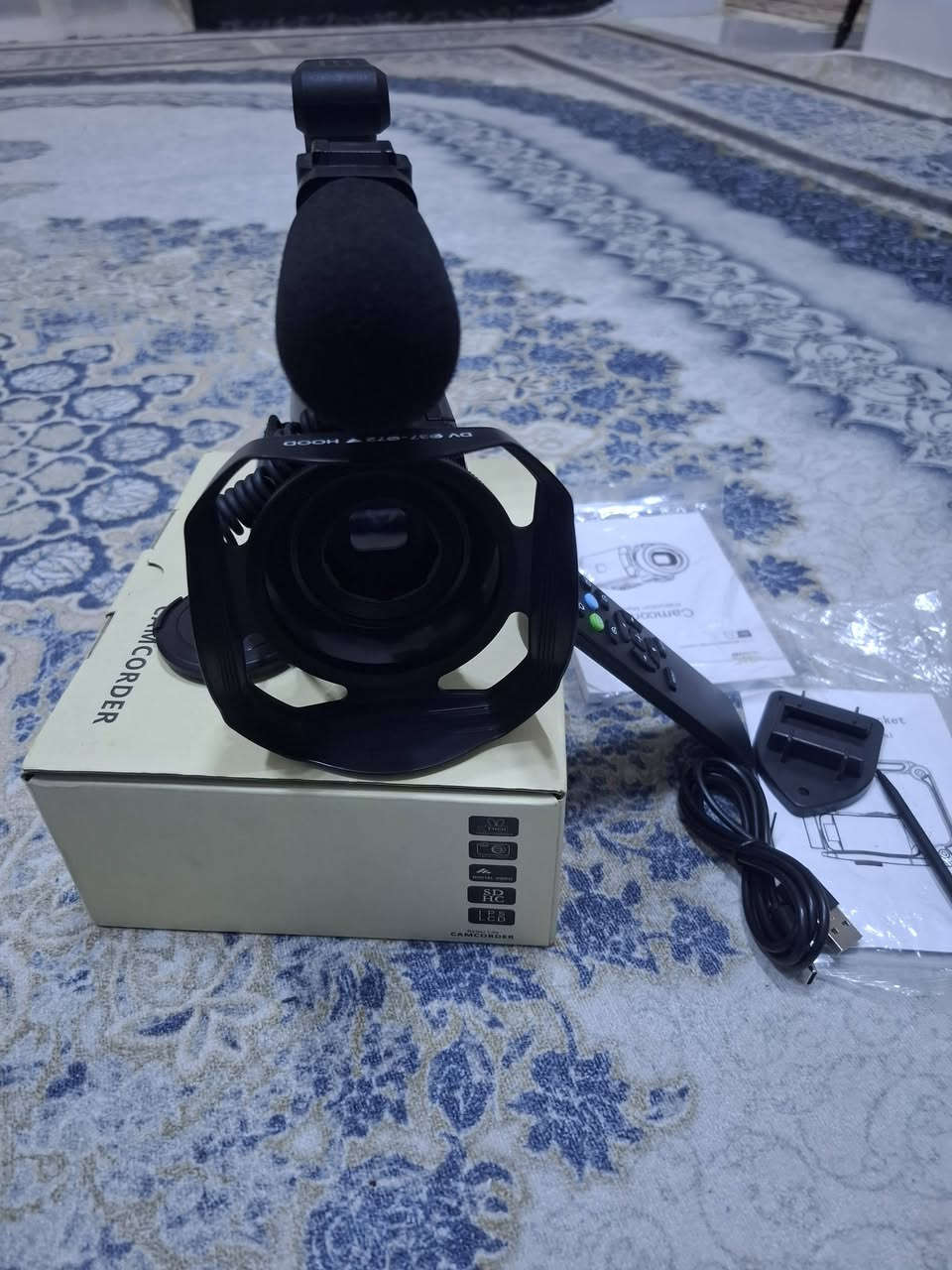 كاميرا أمازون 4k جديدة غير مستخدمة مع كامل ملحقاتها حقيبة وكارتونة و ريمونت كونترول وواير شحن تايبسي تستخدم لتصوير السفرات واللقاءات و المحاضرات و فلوكات اليوتيوبرية 
وكذلك لتصوير المواكب الحسينية  والمناسبات ، خفيفة وسهلة الحمل والتفكيك السعر ١٠٠ ألف دينار للتواصل على رقم الوتساب ***********   كربلاء المقدسة .
