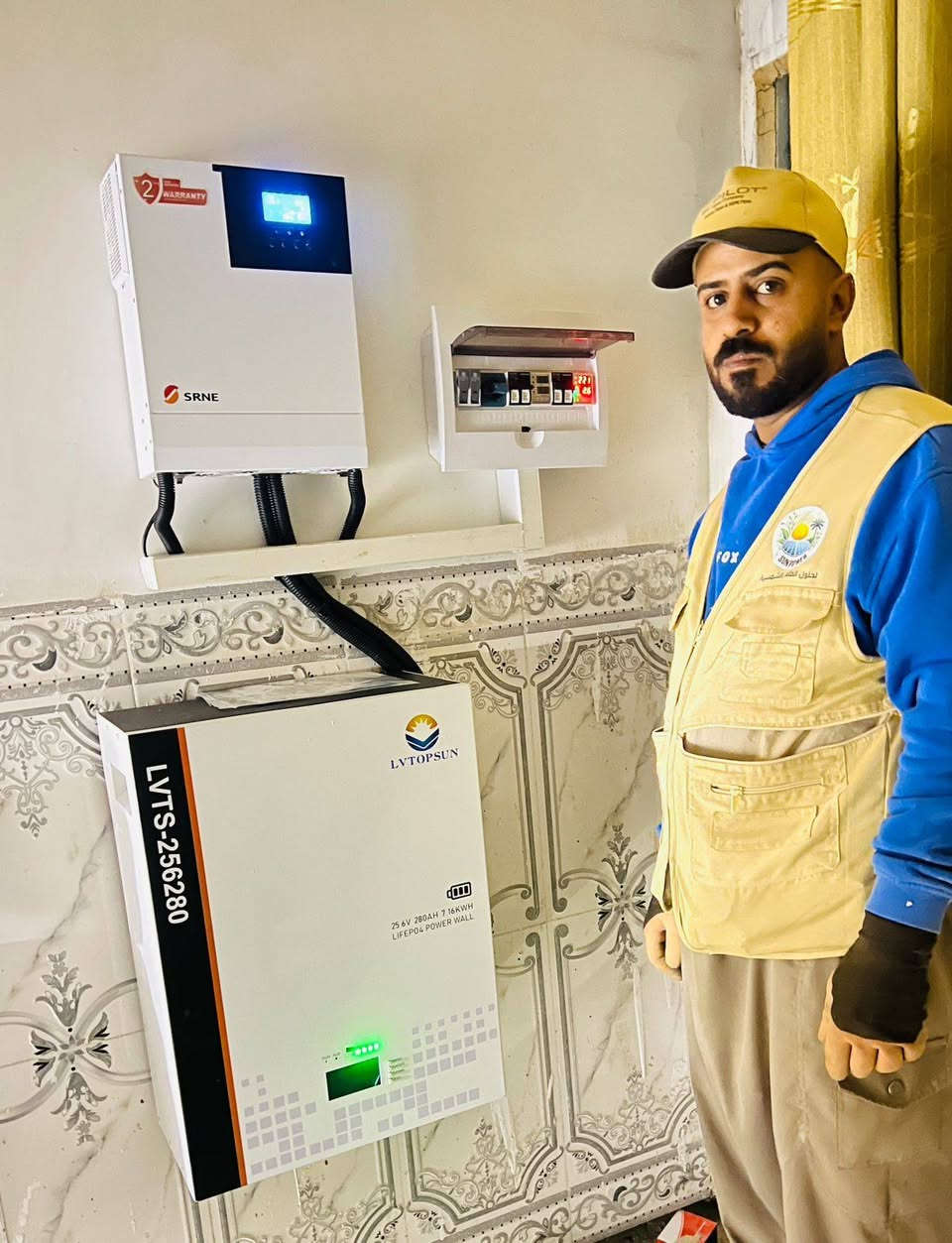 وداعاً للمولدات.. أهلاً بسيادة الشمس! ☀️🛡️
مبروك #للأستاذ_علي_ذياب_عباس  (الدجيل) دخول عصر الاستقلال الطاقي مع منظومة "قوة الشمس" المتطورة:
✅ 10 أمبير من الطاقة المستمرة.
✅ بطاريات ليثيوم بضمان 5 سنوات (الجيل الأحدث).
✅ أنفيرتر SRNE بضمان 2 سنة.
لا تدفع فاتورة المولد بعد اليوم.. امتلك محطتك الخاصة:
🔹 خصم خاص للدفع الكاش.
🔹 نظام أقساط سهل وبدون تعقيد.
قوة الشمس 🌞.. الريادة في التكنولوجيا والسيادة في الاختيار.

📞 للاستفسار وتصميم منظومتك الخاصة، اتصل بنا الآن:
الاعلامية دعاء الجنابي
‭٠٧٧٦ ٦٠٦ ٦٦٠١‬ ‭
‭٠٧٨٦ ٦٠٦ ٦٦٠١‬
———————————
الوكيل
استاذ بهاء الحساني 
‏‭ ‭٠٧٨٢ ٤٩٦ ١٨٠٣‬
————————————
افرع قوة الشمس (الحجاج_ البوعجيل _العلم _الضلوعية_يثرب_الفلوجة)
