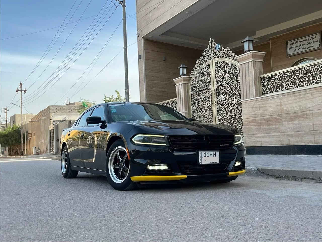 *سلام وعليكم من رخصت الأدمن*  تقرير السياره بل منشور 
للبيع دوج جارجر ( SXT / PLSبلص)موديل (20 أصل) ستوك وراد كندي فول مواصفات فتحه سقف لون أسود لامع رقم بغداد دولي مشروع وطني بأسمي تحويل مباشر بأسم المشتري بدون أيرباك سيارة ضررها سطحي بدون دواخل وأيرباك جاملغ  امامي وبنيد اصلي مبدل ولباقي كفاله عامه .جاهزة ع أخير حباية
*المواصفات*
1/محرك 3600/V6 مكفول تو ويل 
2/كير طيارة 8 نمر كفاله
3/فتحه سقف 
4/كامرة خلفية دوراة
5/كشنات تحكم جلد تدفئة تبريد
6/فانات خليجي دبل مروحه
7/تدفئة تبريد كله شغال
8/شاشة كبيرة تحكم ستيراً
9/ويل ويلد مع تخم تاير وحساسات
10/منضومه زنون كاملة
11/حدادة وأدامة كاملة ع سيارة وماء زيتي
سيارة فول ومعروفه مواصفاته مال بيت كلش جديدة وجاهزة ان شالله بيع فقط بدون مراوس عنواني البصرة رقمي (***********)
السعر (212)جوة سوك وبيه مجال للشراي وبالخدمة ان شالله علماً ان صور بتاريخ اليوم . مكان سياره  بصره
