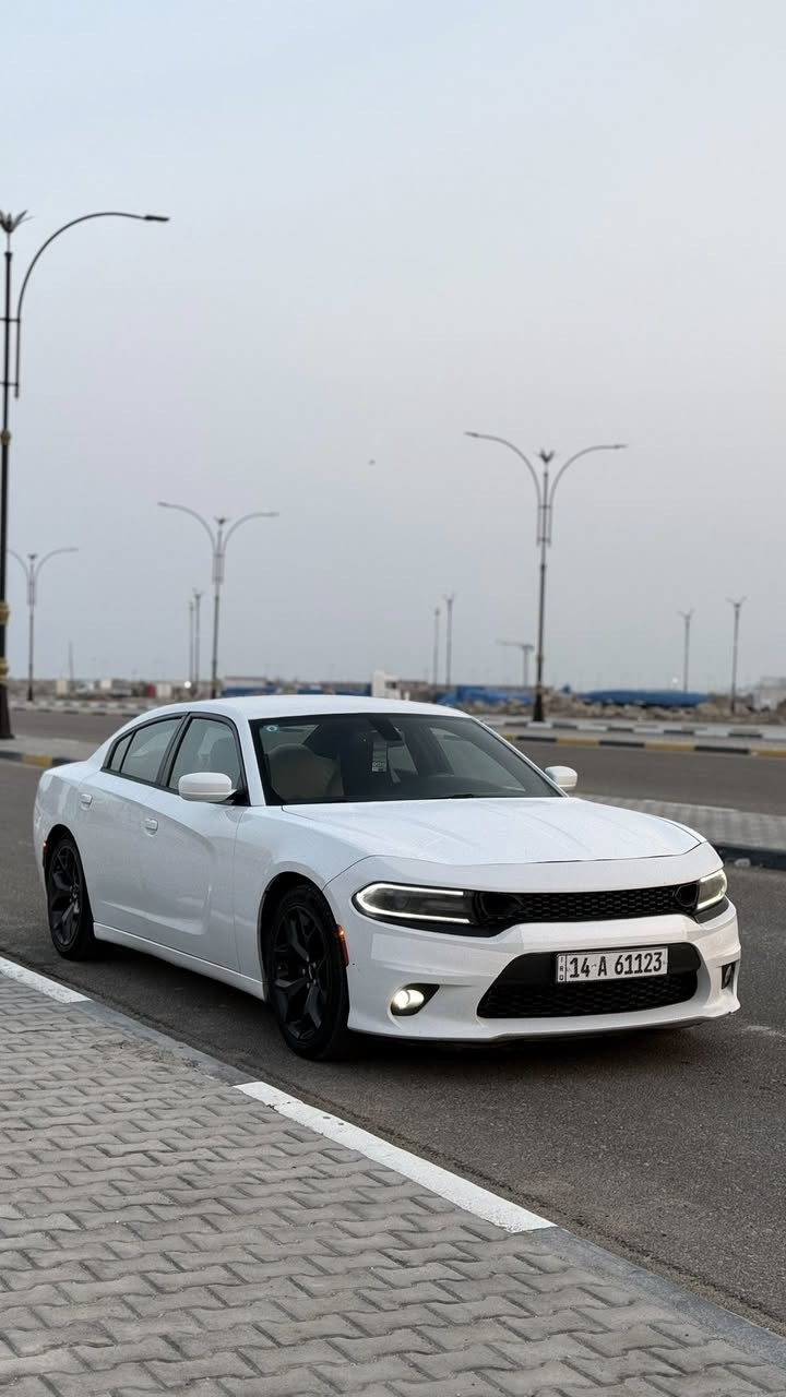 السلام عليكم جارجر مديل 2018 اصل SXT رقم بصره تحويل سنويه لل 30 مكينه وكير بلكارتون تبريد بلادي ثلج بيها جاملغ وبنيد بدون دواخل وبابين كلير بدون فتح صور الحادث بلمنشور السعر 187 مكان السياره البصره القرنه ***********
