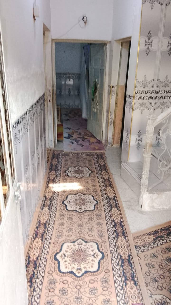 سلام عليكم بيت لبيع مساحه 125 متكون من غرف نوم مطابخ اسقبال وصحيات الطابق الثاني  غرفتين نوم مطابخ حمام  الطابق الثاني سندويج السكف مكان البيت نهاية حي اور منطقة الغرير نزلت المقر مال السرايا اول فرع على اليمين ))) +964 777 064 6328


**إذا كنت صاحب هذا الإعلان وتريد حذفه لأي سبب، رجاءا أرسل رسالة إلى الدعم الفني**