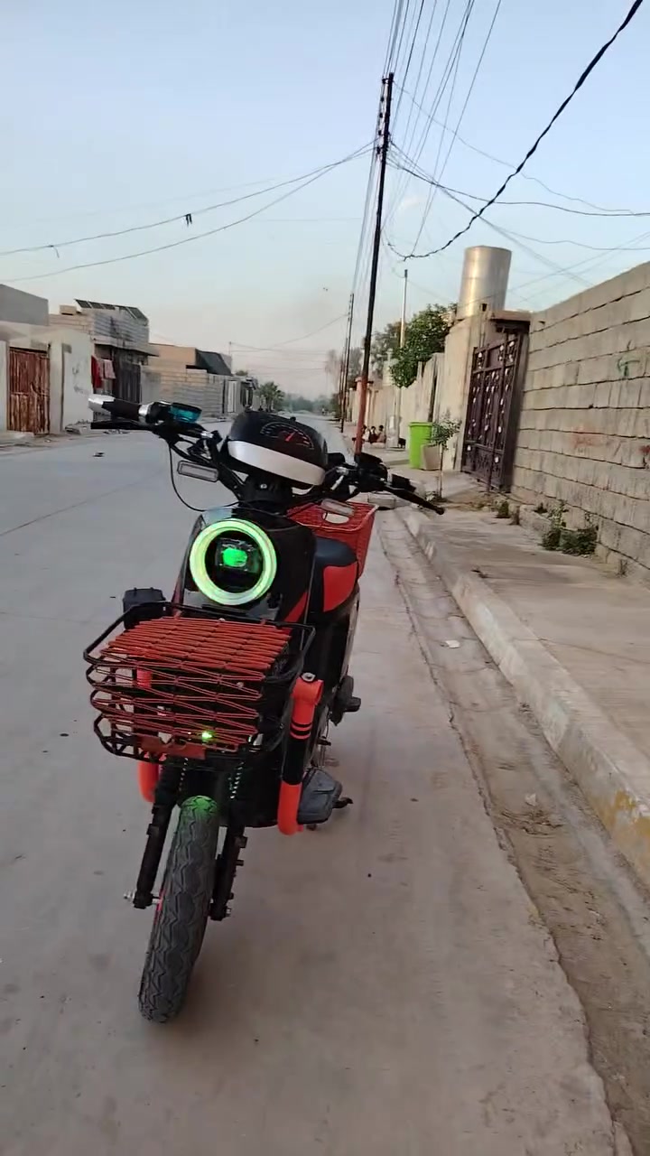 السلام عليكم دراجه X900للبيع كلشي شغال مستعمل شهرين فقط السعر 425وبي مجال للاستفسار الاتصال علا ***********
