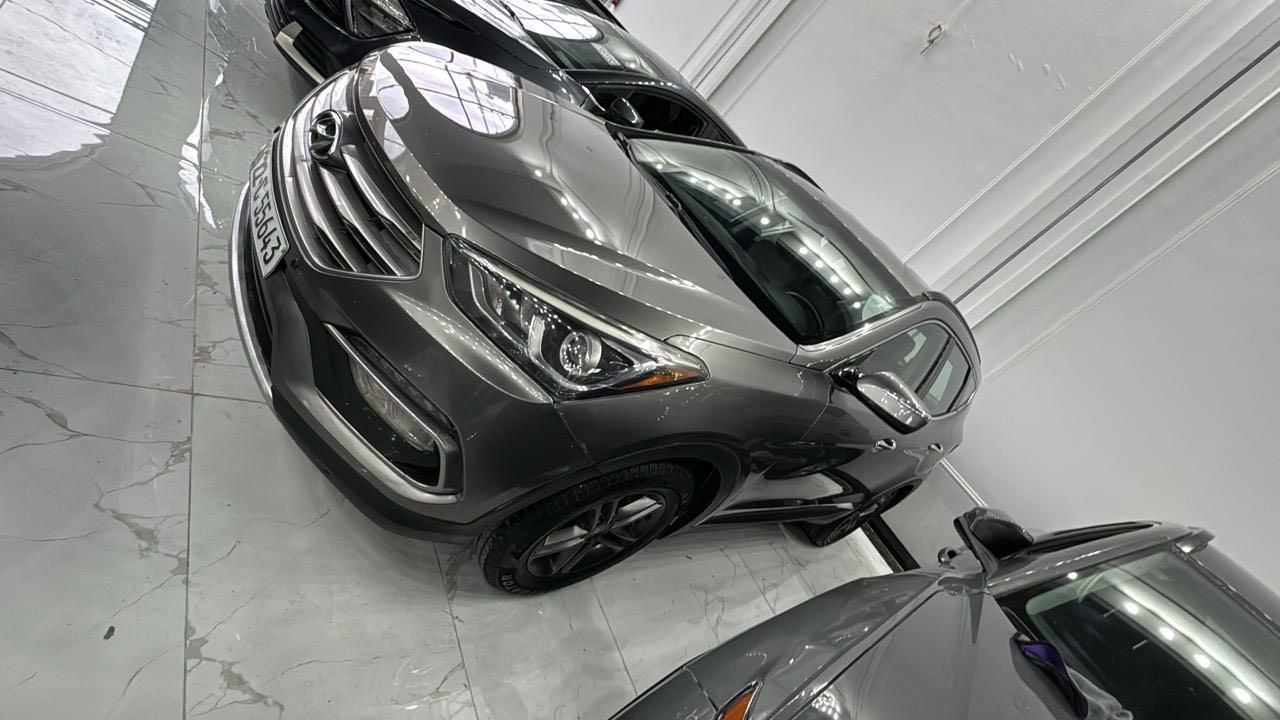 السلام عليكم 
سنتافيا للبيع2018
مواصفات sport 
كشنات جلت 
تدفأه كشنات
بردات خلفيه 
اشاير مري 
رادارات جانبيه
لد امامي 
شاشه جبيره 
3انضمه قياده 
كامره خافيه دواره 
بصمه 
محرك 2400
مكان السياره بغداد 
بيهه ٦ قطع صبغ ابيع حزام السياره مكفوله من شواصي او لغود 
السعر ١٤٢وبيهه مجال
***********
