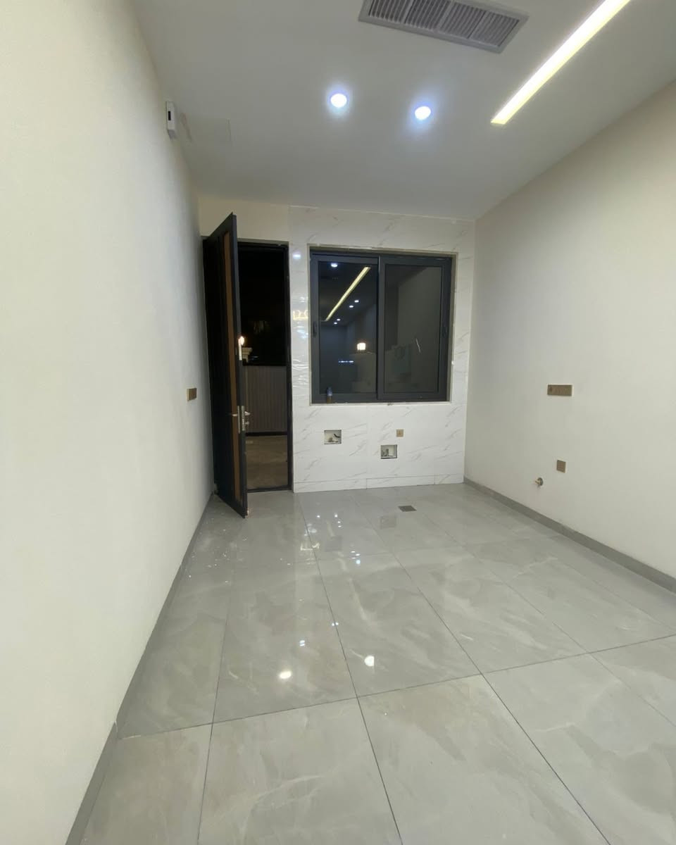 🏠اعلان اعلان
داران للبيع
موقع مميز
~~~~~~~~~~~
📄طابو ملك صرف
🧱بناء درجه اولى
~~~~~~~~~~~
سقف مغربي ✔️
واجهة فلين✔️
نظام تبريد مركزي✔️
بناء هندسي✔️
بناء مدورن✔️
~~~~~~~~~~~~
📐المساحه:-150 م
📐الواجهة :7.5م
~~~~~~~~~~~
📍الموقع :-طريق بغداد
حي معلمين مقابيل جامع الفتح
~~~~~~~~~~~
💸السعر :-علق ب(تم) يوصلك السعر مناسب 
~~~~~~~~~~~
الطابق الاول  يحتوي:-
استقبال +هول+مطبخ +مطبخ حار
غرفتين نوم+صحيات
~~~~~~~~~~~
الطابق الثاني يحتوي على:
هول +صحيات+
غرفتين نوم +مطبخ
~~~~~~~~~~~
للاستفسار اكثر الاتصال على
***********📱
~~~~~~~~~~~
نستقبل جميع العروض 
🏠السكنيه  🏛️التجاري
