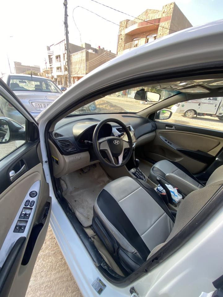 اكسنت 2017 امريكي 
محرك 1600 gdiمبدل جديد حاويه كفالة لا تنقيص ولا تبخير  
الكير بيه ونه بالنمرة الاولى والثانية فقط مكفول من التأخير اوالعته 
تبريد شغال كفالة 
صبغ قطعتين جاملغ الامامي والباب السائق فقط والباقي كفالة 
رقم بابل انكليزي وشرط التحويل 
السعر 103 قفل 
مكاني بالحلة مركز 

***********
