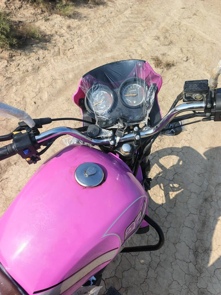 دراجه دايوان 2023 أوراق أصولية عله وضع شركه محرك 200
السعر 2250 وبي مجال المكان واسط النعمانيه 
***********
