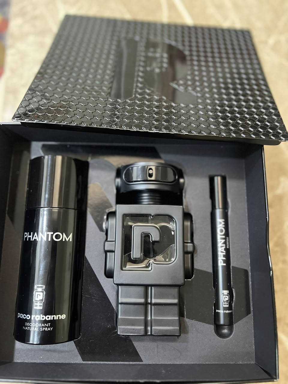 فانتوم edp
باكج معدني متكون من 3 قطع 
العطر مستخدم رشات بسيطة 
حجم 100 مل 
مصدر الشراء امريكا موقع باكو رابان 
الباركود موضح بالصور


**إذا كنت صاحب هذا الإعلان وتريد حذفه لأي سبب، رجاءا أرسل رسالة إلى الدعم الفني**