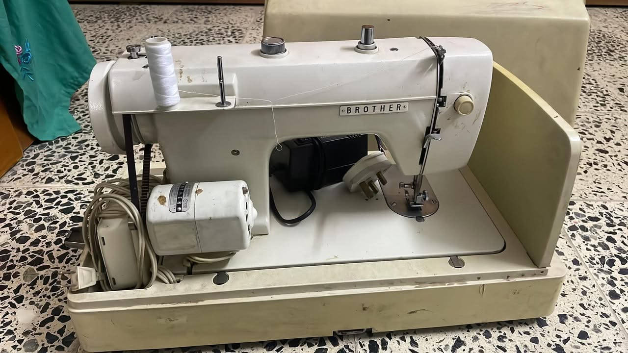 مكينه براذر نضيفه ومرتبه مال بيت سعرها 250 وبيها مجال للاستفسار ***********
