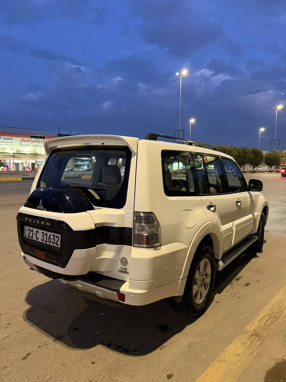 السلام عليكم
باجيرو 2018 مكفولة 
 رقم السليمانية دولي بسمي 
هزة جديدة 
 تحويل مباشر 
فول عدة الدمام والزراكات 
سلايد روف
مقاعد جلد  
7 راكب
3 قطع تبريد 
حساس  
فول تحكم ستيرن
داخل صاج
دركه صاج 3تحكمات
مري شفط
محرك 6 سلندر 3500
السعر ١٩٥ بيهة مجال جداا بسيط
***********
