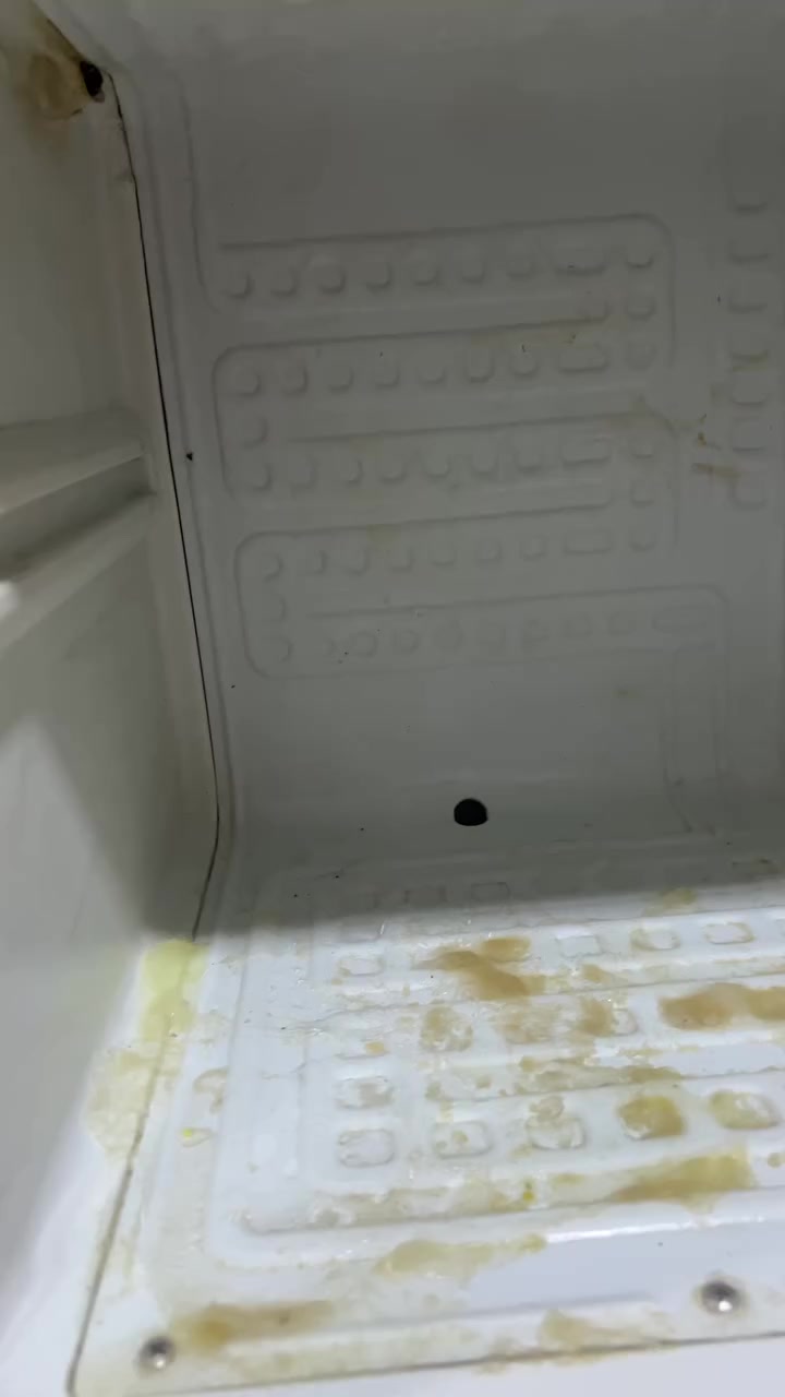 ثلاجه للبيع مستعمله مكاني سوق الشيوخ ***********
