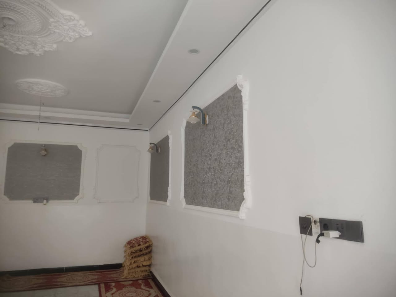 السلام عليكم بيت طابو للبيع الحي العسكري قريب على مدرسة السعادة المساحة 250 متر البيت طابقين بناء حديث السعر 100 مليون وبيه مجال بسيط للاستفسار الاتصال بالرقم ***********
