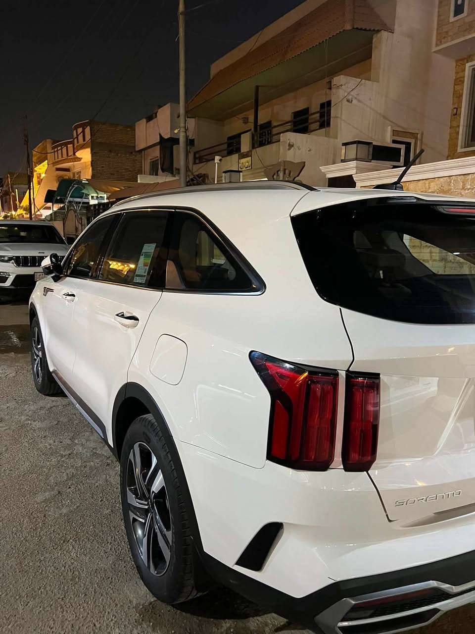 السلام عليكم
سورنتو 2023 // ٦سلندر ٣٥٠٠
قمارة حديد 
جنطة كهرباء اوتو 
كشنات الامامية كهرباء 
الكشنات الخلفية قلاب دكمة 
كامرة دوارة 
شفتات بالستيرن
ستيرن تحكمات فول 
شاشة اصلية 
گير ماوس 
٤ انظمة قيادة
اوتو هولد 
سايد بريك بصمة 
٣ قطع تبريد 
السيارة ماشية ٨٠ كيلو حقيقي 
مكفولة من البارد والBDR والصبغ والتبديل 
مكينة گير جدد بشرط 
رقم بغداد الانكليزي تحويل ثاني يوم
مكان السيارة بغداد المواصلات 
للتواصل ***********
