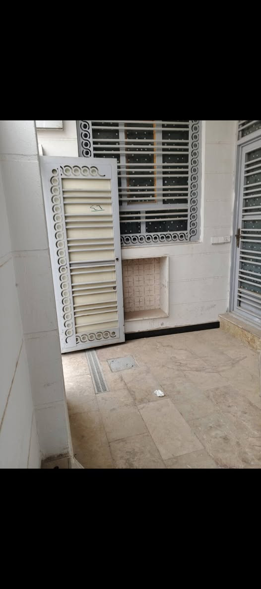 للبيع..بيت 100متر طابقين كربلاء خلف الفيزا التركيه حولي ابو مهدي المهندس 
طابو زراعي سند 25 قرار محكمة 
3 غرف نوم صاله واستقبال ومطبخ صحيات عدد3 
جديد بناء 24
للإستفسار 
***********
***********
يتوفر واتساب
