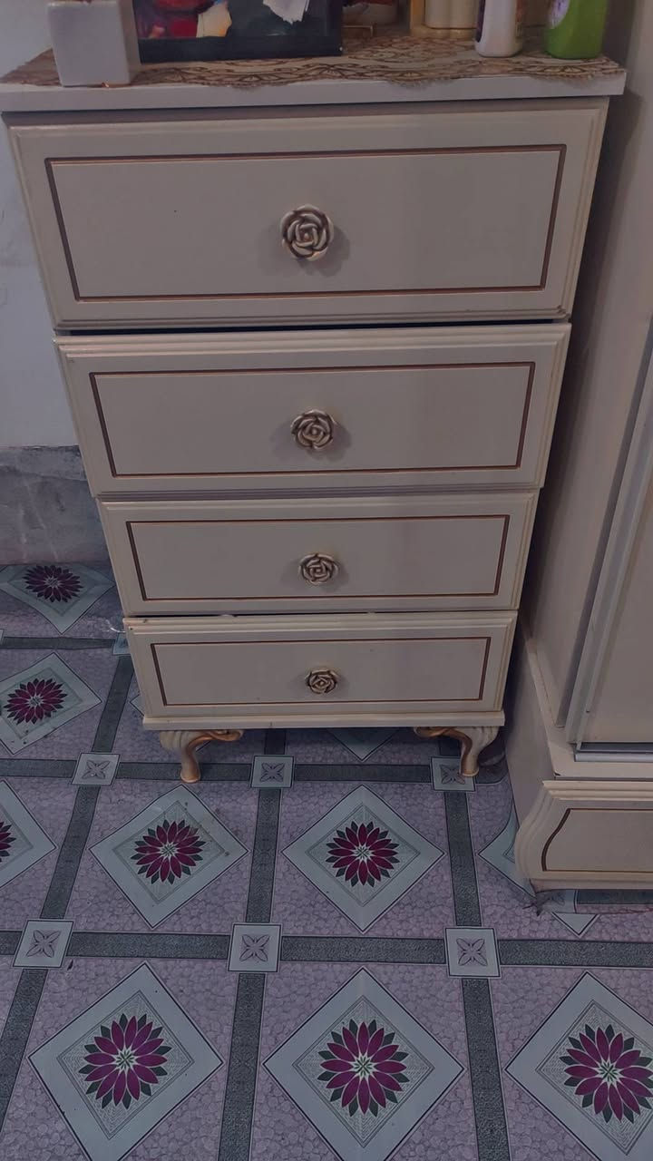 سلام عليكم من رخصت الادمن 
عرفه نظيفه اخو الجديد للبيع السعر 500وبيه مجال 
*********** واسط العزه جديده
