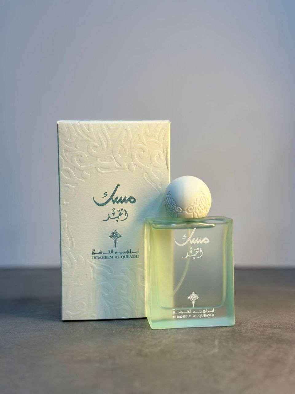 عطر مسك القمر من إبراهيم 

 القرشي هو تجربة عطرية فريدة تمزج بين النعومة والقوة، مما يخلق تجربة غامرة تبقى في الذاكرة.  ￼

مكونات العطر:
 • المقدمة: تبدأ بنفحات فاكهة الليتشي المنعشة، مع دفء البرغموت وجوزة الطيب، مما يمنح بداية مفعمة بالحيوية.
 • القلب: يتألق بالورد التركي الناعم، مع رقي المسك ودفء الفانيليا، ليضفي لمسة من الرومانسية الحالمة.
 • القاعدة: تتكون من الكشميران، البخور، وخشب الأرز، لتترك أثرًا خالدًا يعبر عن قوة الشخصية


**إذا كنت صاحب هذا الإعلان وتريد حذفه لأي سبب، رجاءا أرسل رسالة إلى الدعم الفني**