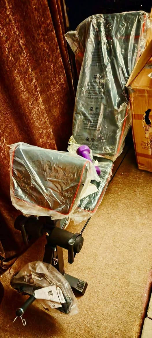 للبيع دمبلص الوزن 10 كيلو التك 5 كيلو وقابل للزياده تكدر تسوي 10 
12 كيلو لازم تزوده وزن
مصطبه للبيع حديد ثقيل لكافة التمارين بنج اعلى اسفل مستوي ضغط اكتاف تمرين للرجل هواي تمارين بيه سعره 75 وبيه مجال قليل وينباعون كلمن وحده عادي


**إذا كنت صاحب هذا الإعلان وتريد حذفه لأي سبب، رجاءا أرسل رسالة إلى الدعم الفني**